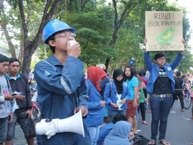 aksi-mahasiswa-ITS-dukung-blok-mahakam-300315 demo, blok mahakam