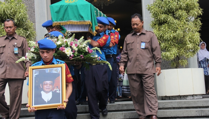 Ahli Kimia anorganik, Prof. Narsito Meninggal Dunia. (Credit: ugm.ac.id)
