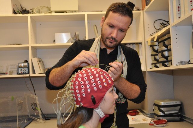 EEG, gangguan visual, memori